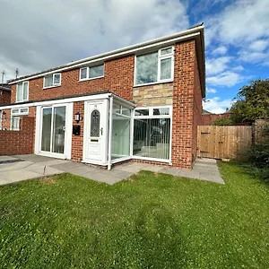 Spacious And Stylish 3-bed Ideal For Families Stockton-on-Tees